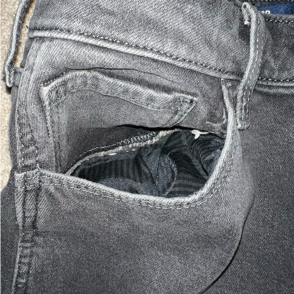 New Hollister Ultra High Rise Mom Jean Destroyed Black size 9R - Picture 7 of 9